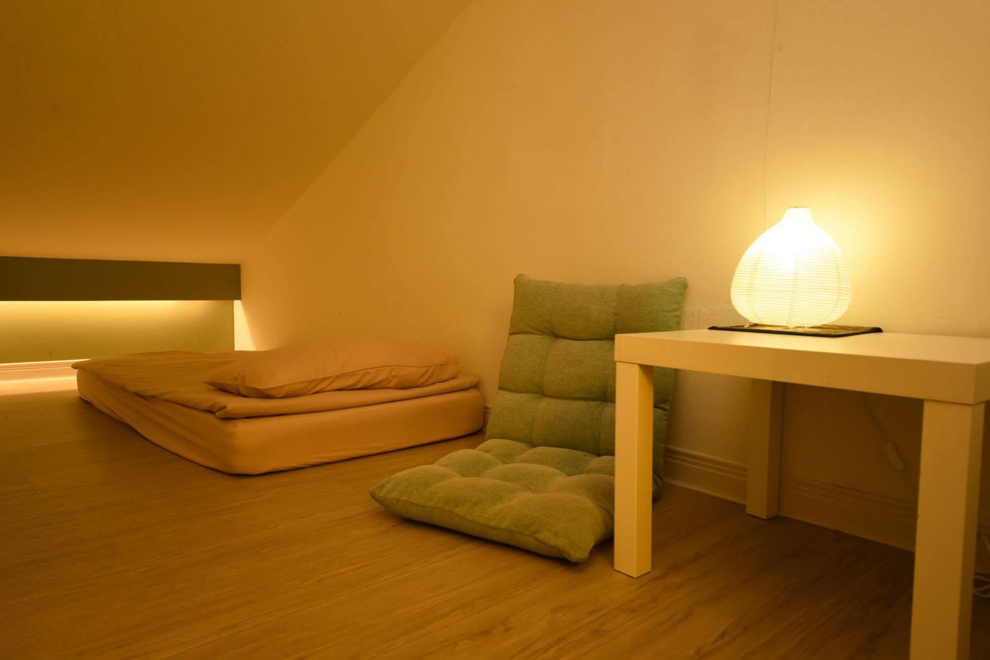 Flip Flop Hostel - Main Station Ταϊπέι Εξωτερικό φωτογραφία